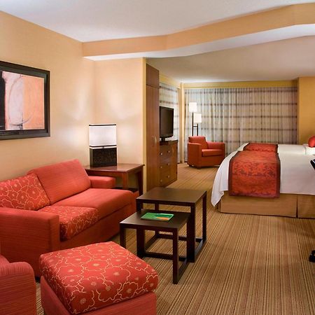 מלון Courtyard By Marriott Calgary Airport מראה חיצוני תמונה