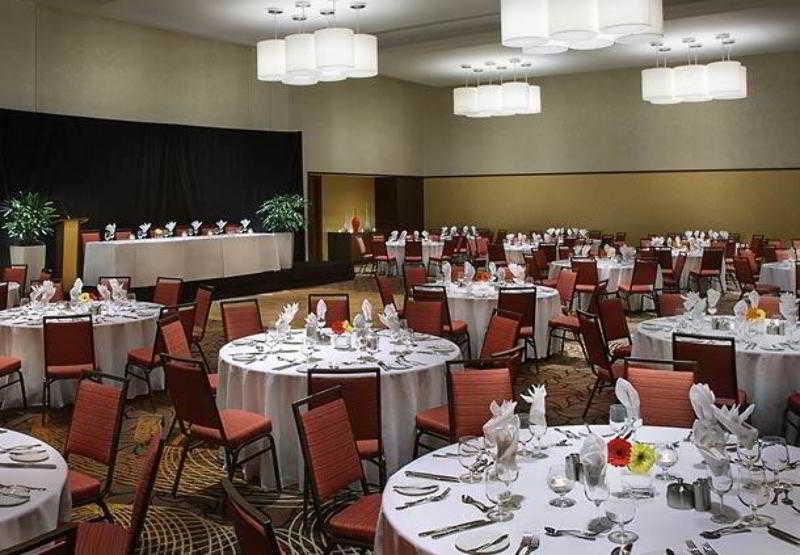 מלון Courtyard By Marriott Calgary Airport מראה חיצוני תמונה