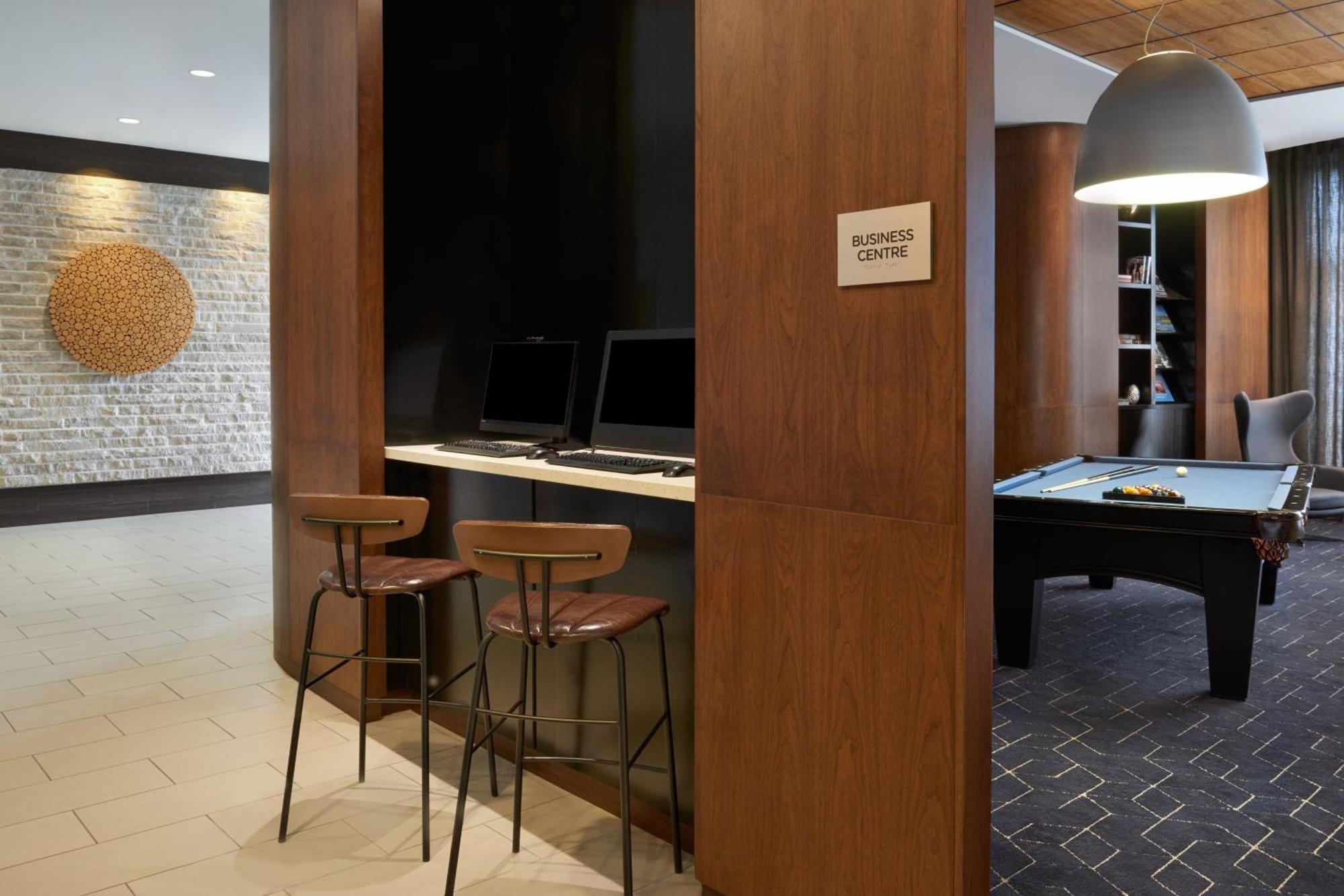מלון Courtyard By Marriott Calgary Airport מראה חיצוני תמונה