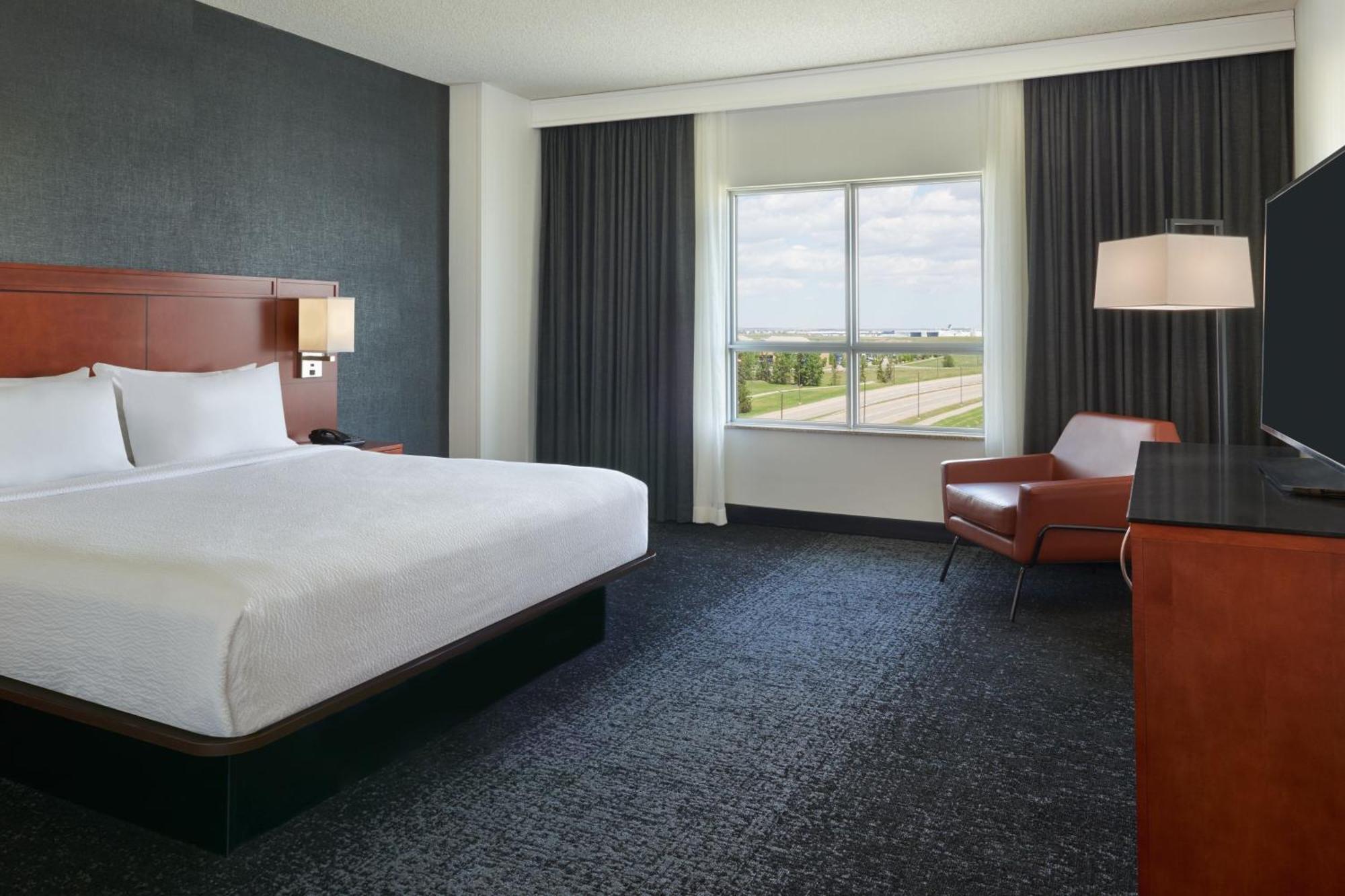 מלון Courtyard By Marriott Calgary Airport מראה חיצוני תמונה