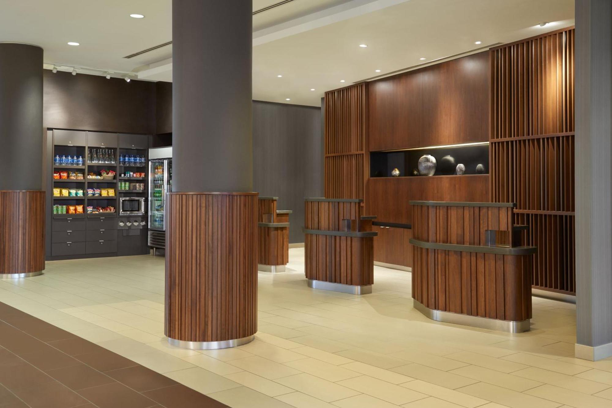 מלון Courtyard By Marriott Calgary Airport מראה חיצוני תמונה