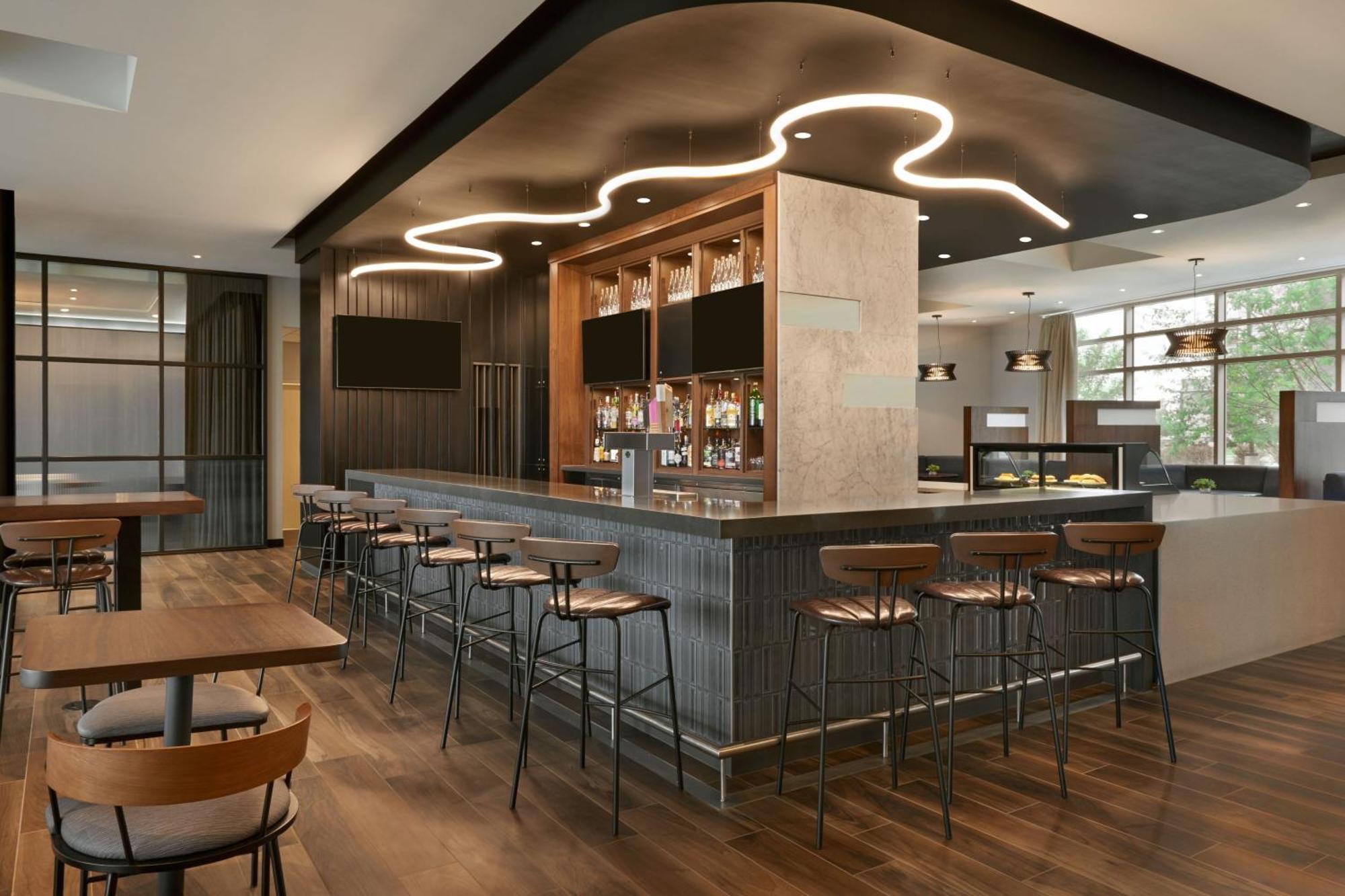 מלון Courtyard By Marriott Calgary Airport מראה חיצוני תמונה
