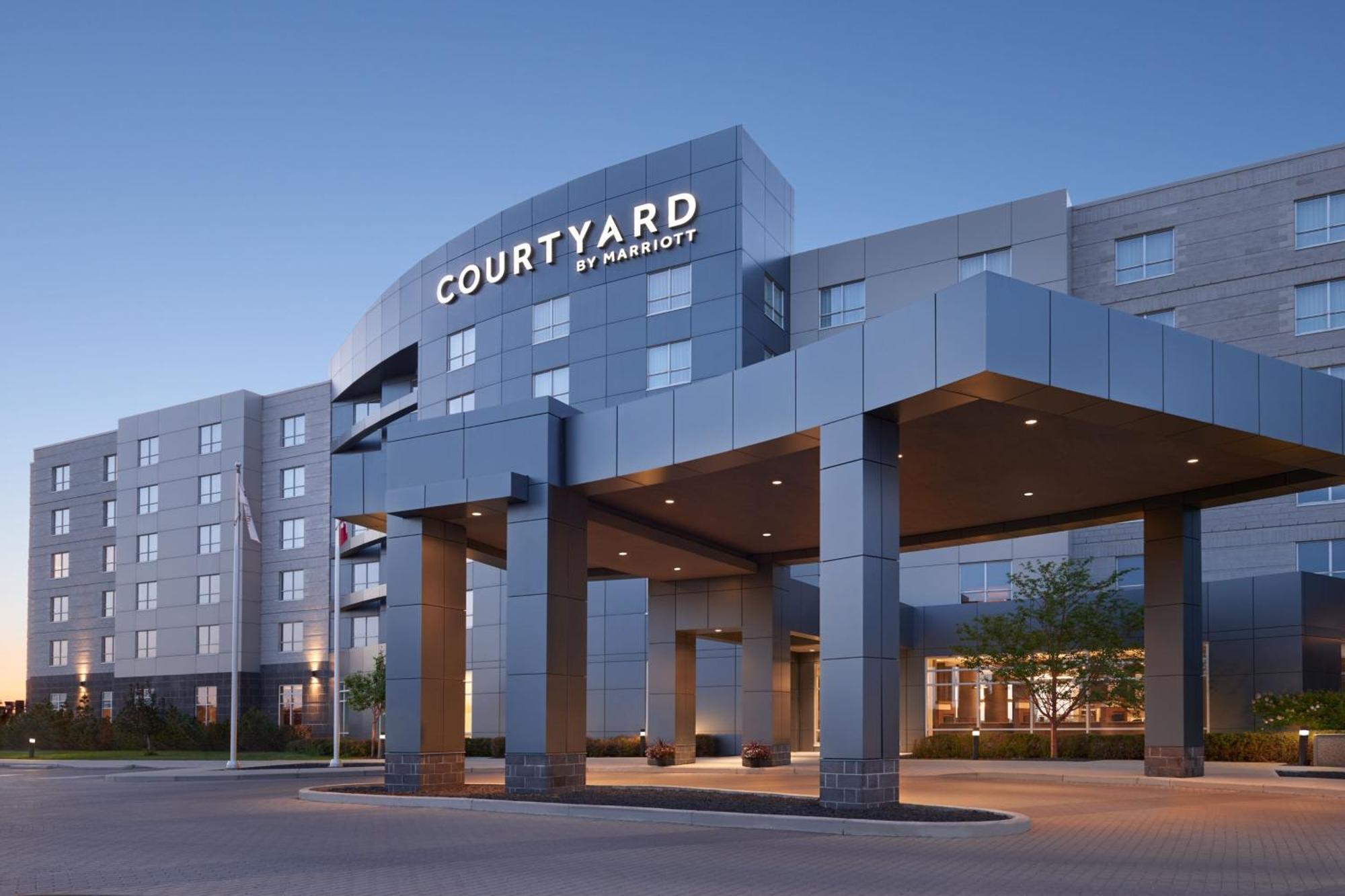 מלון Courtyard By Marriott Calgary Airport מראה חיצוני תמונה