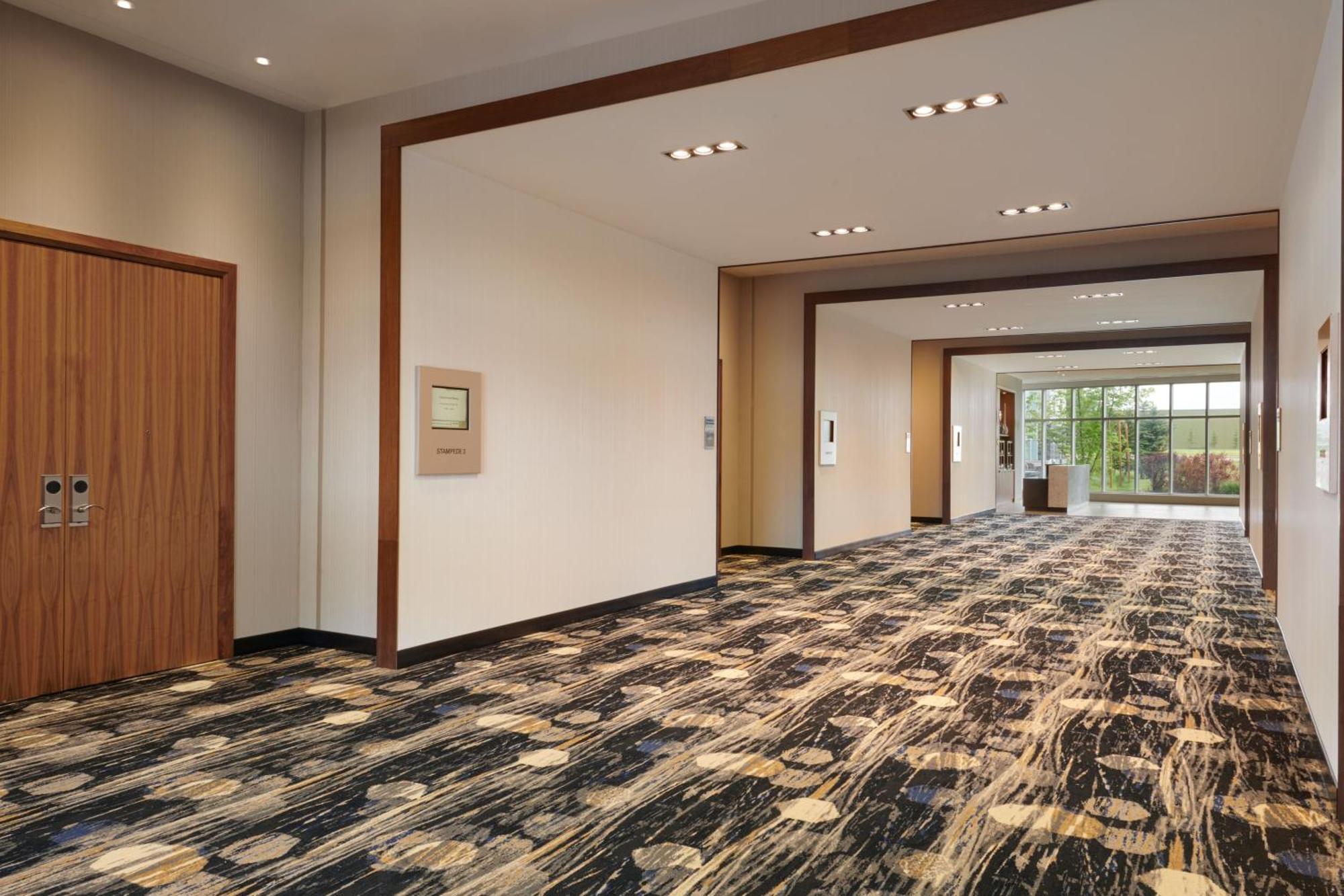 מלון Courtyard By Marriott Calgary Airport מראה חיצוני תמונה