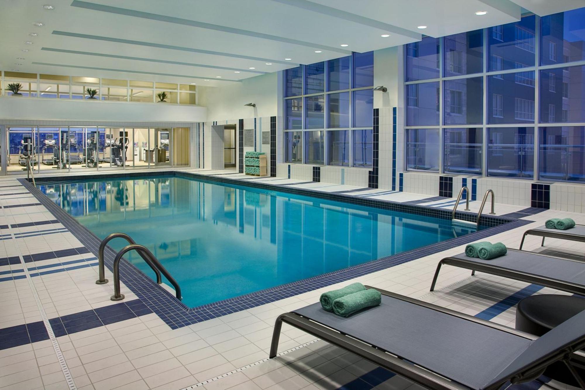 מלון Courtyard By Marriott Calgary Airport מראה חיצוני תמונה