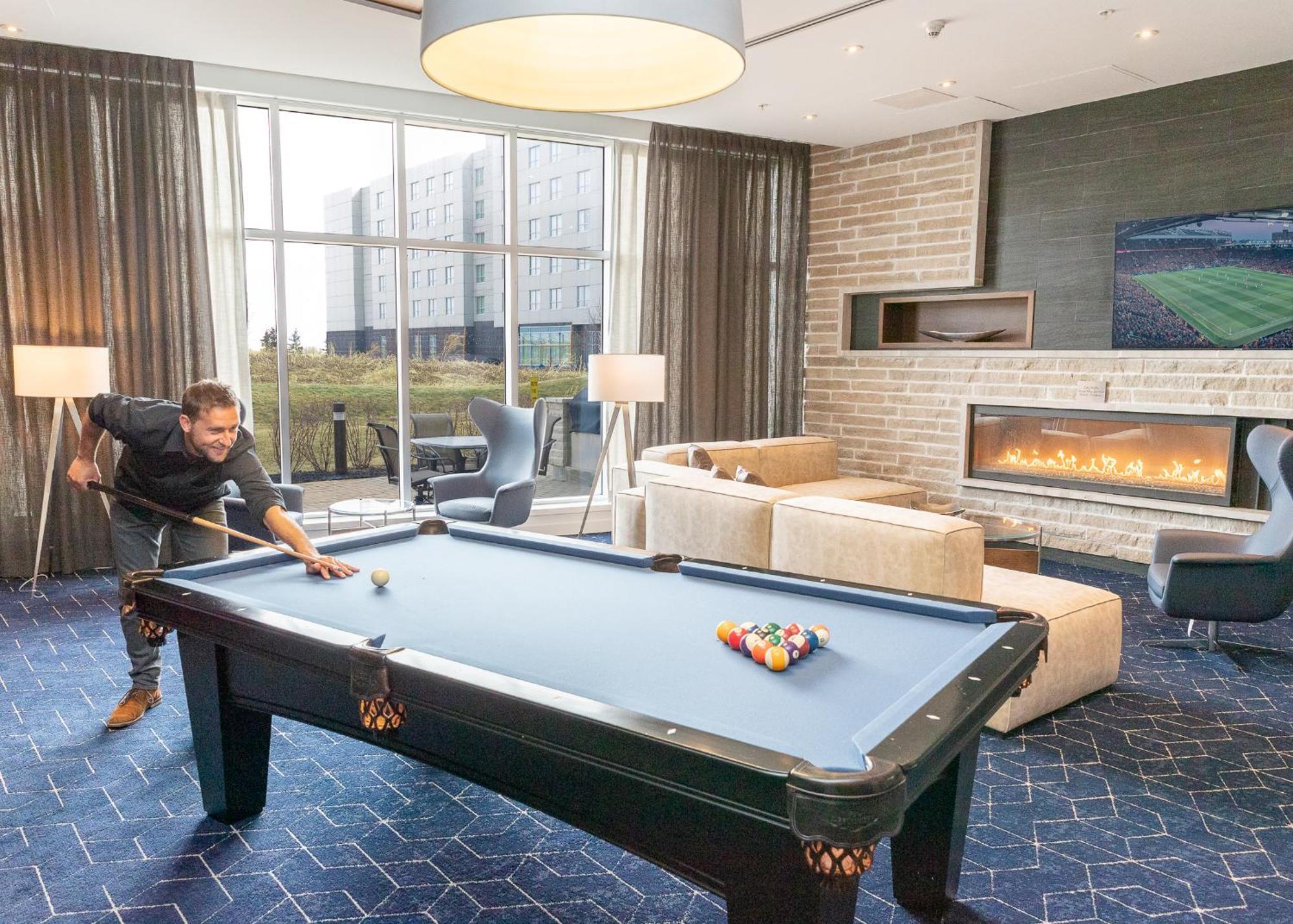 מלון Courtyard By Marriott Calgary Airport מראה חיצוני תמונה