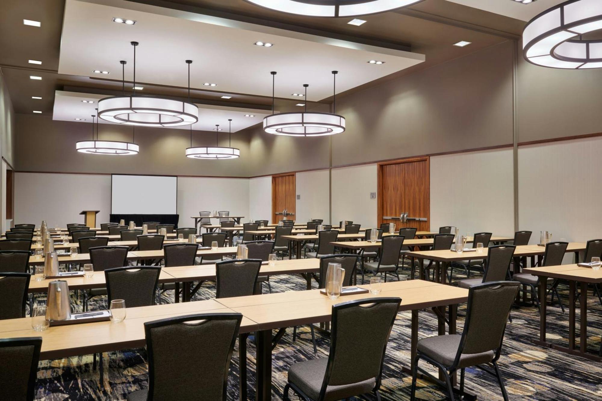 מלון Courtyard By Marriott Calgary Airport מראה חיצוני תמונה