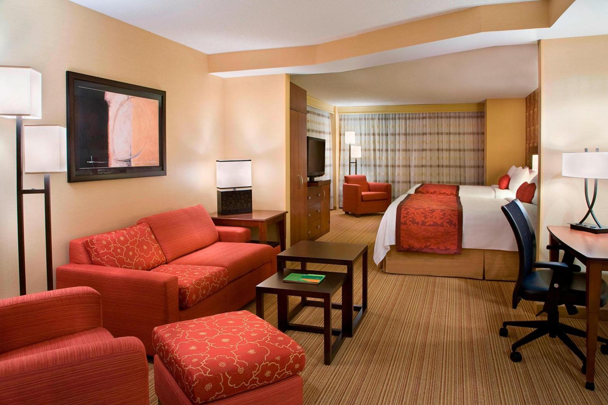 מלון Courtyard By Marriott Calgary Airport מראה חיצוני תמונה