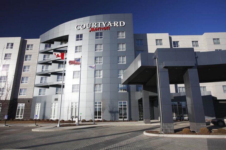 מלון Courtyard By Marriott Calgary Airport מראה חיצוני תמונה